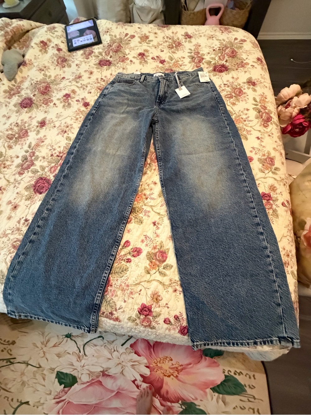 Good American Wide Leg Flare Jeans in Medium Blue Wash